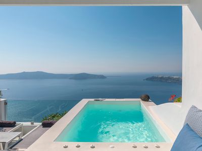 Aether suite with Hot Tub in Imerovigli