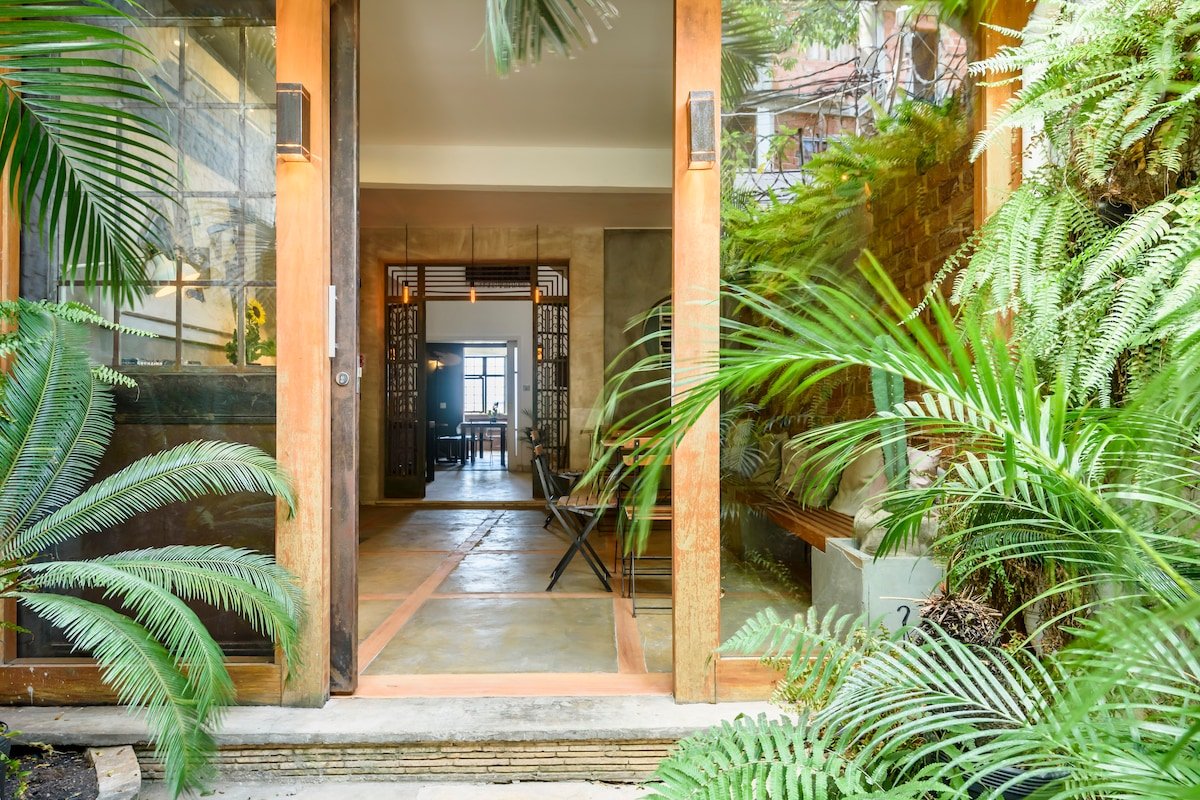 Timeless Art-Deco Mansion w/ Stunning City Views gallery image 5