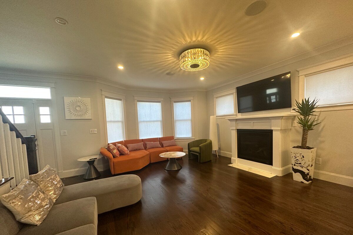 New Build XL Modern Home/UMass/Walk2TeneanBeach gallery image 3