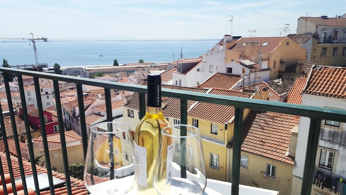 Alfama Stunning River/City Views-AC-2Bedrs+2Baths gallery image 2