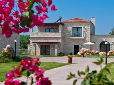 Platanias Villa, 4 BD, 4 BA, pool, 800m from sand