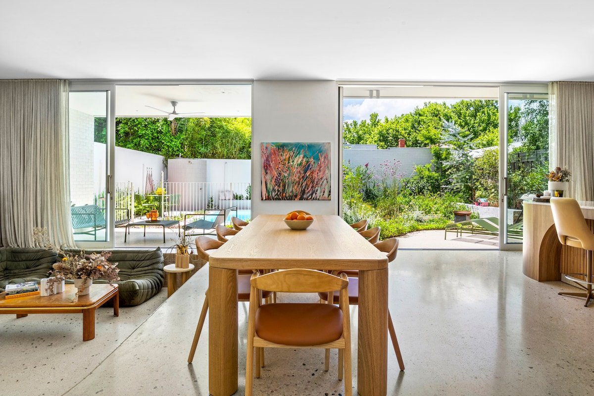 Luxe Designer Family home w Pool and trampoline gallery image 5