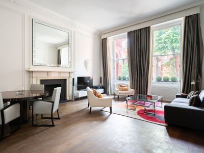 Super Knightsbridge 2 bed Apartment