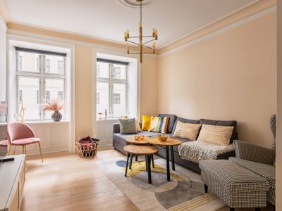 Family 2BR Flat By The Lakes