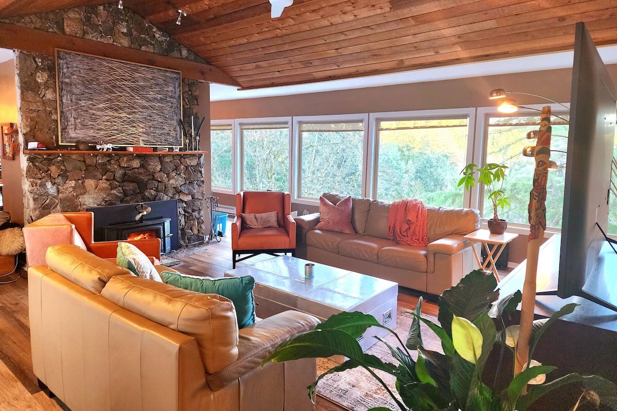 The TreeHouse Cabin! Private&Tranquil gallery image 3