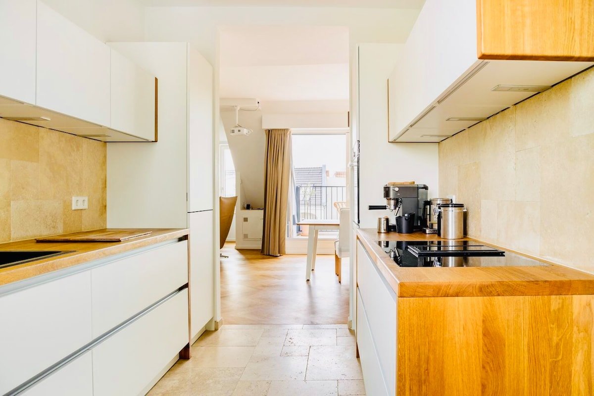 Huge luxury top floor loft with 360° roof terrace gallery image 5