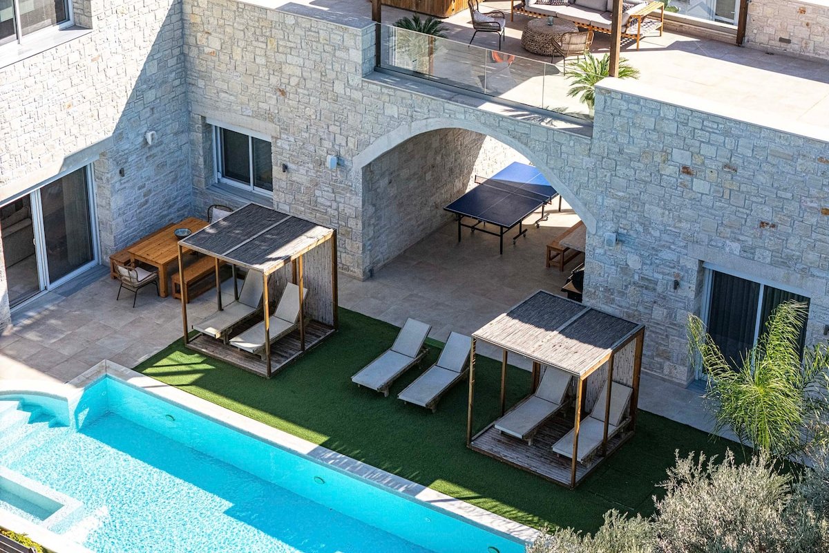 Mandana Villa – With Private Pool & Jacuzzi gallery image 3