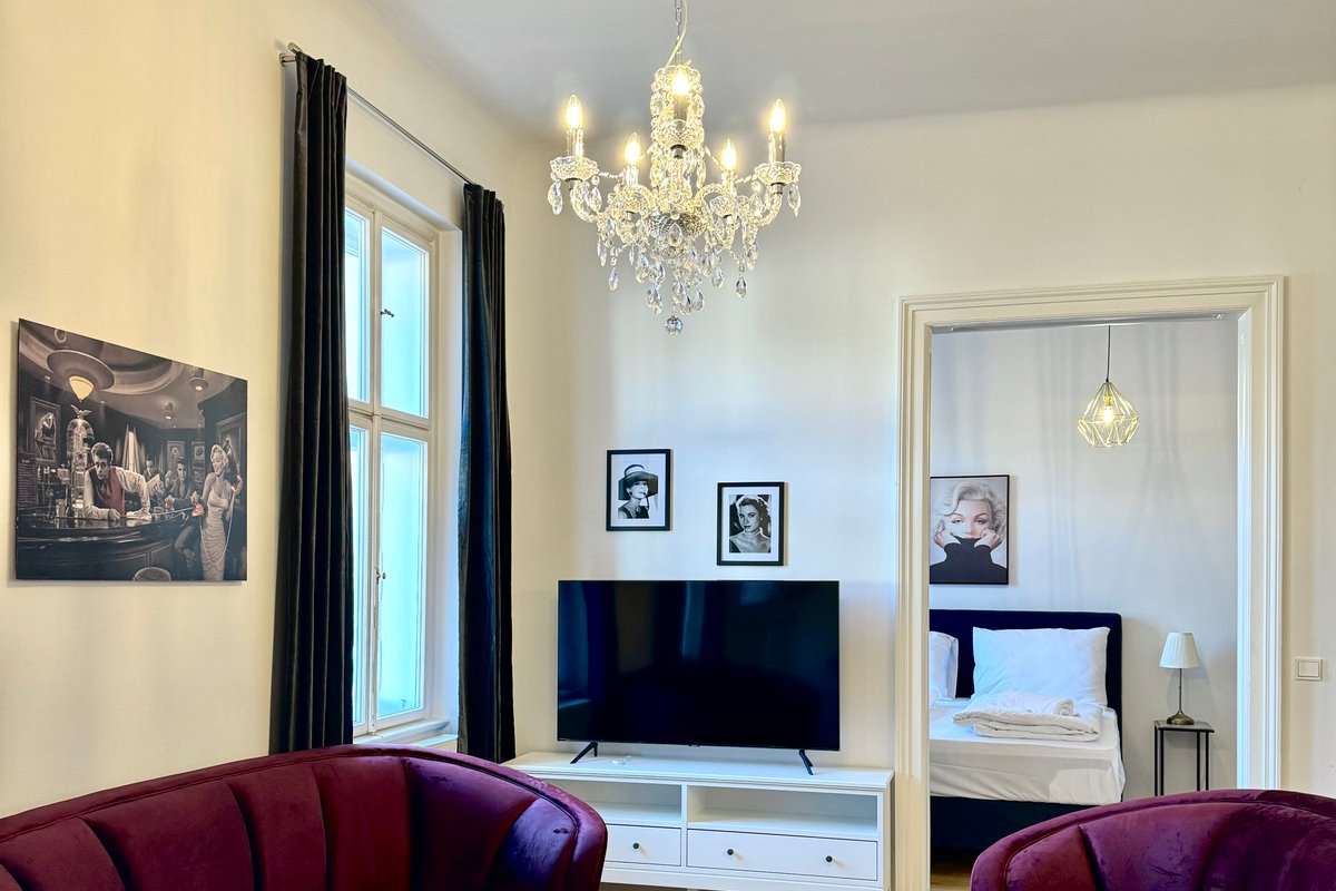 Elegant Vienna Charm: Central 3-Bedroom Apartment