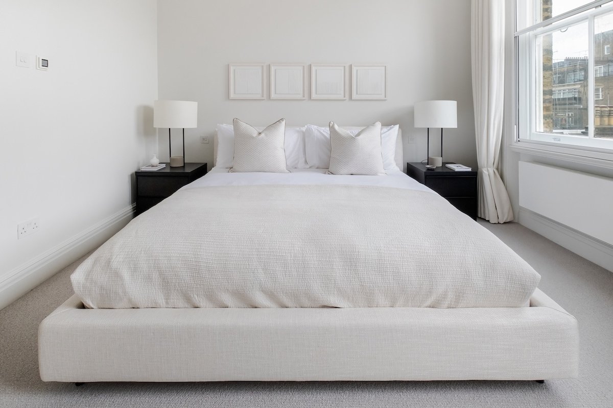 Exquisite Cadogan Square Apartment with Lift gallery image 5