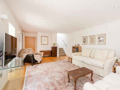 3-BR New Town House with Patio near Princes St