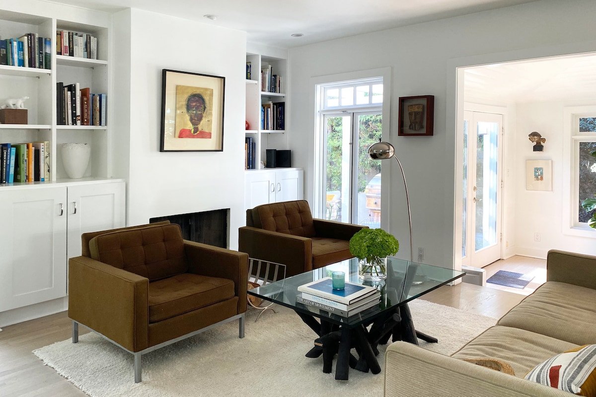 Contemporary and elegant beach home gallery image 3