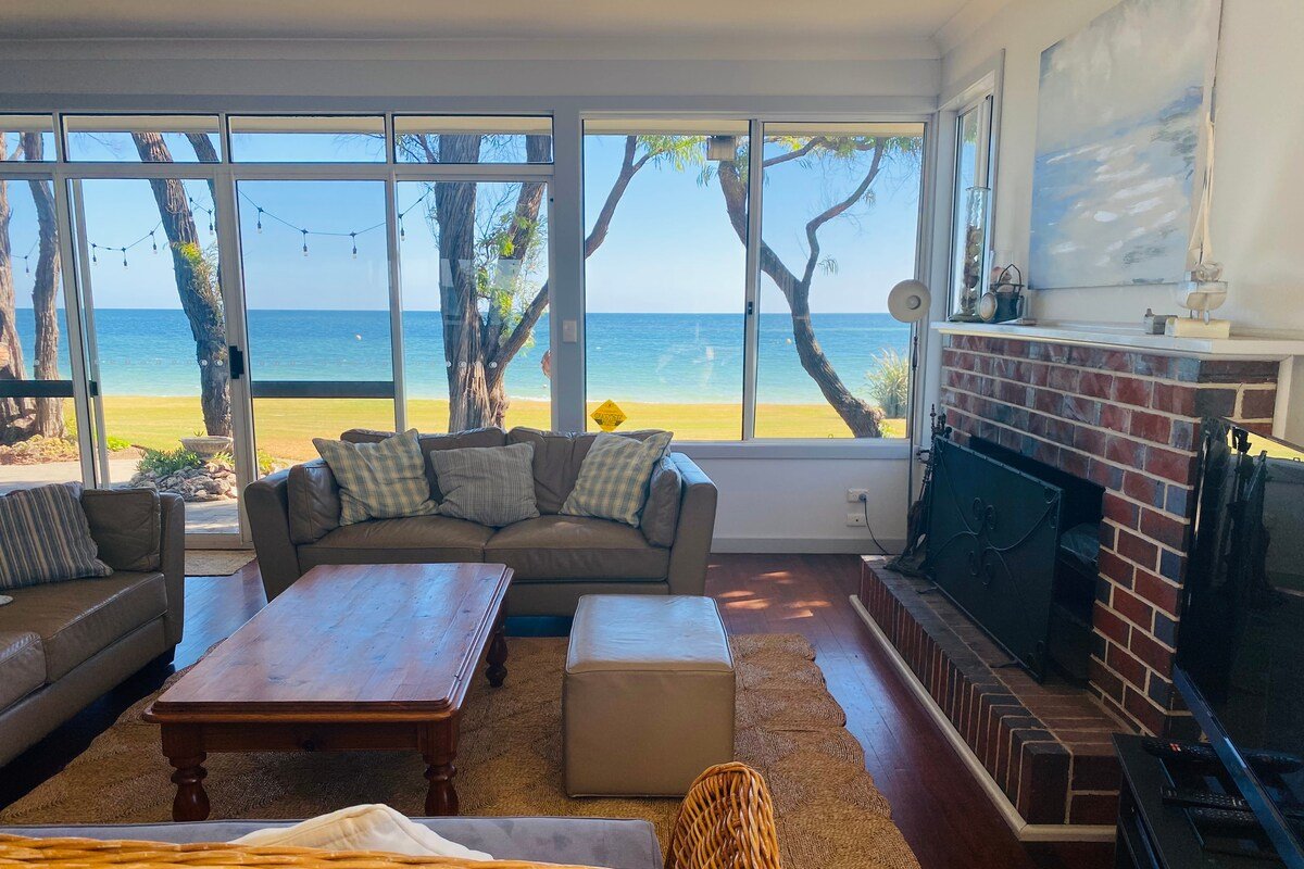 Sea’esta Sands- Absolute Beachfront Family Retreat gallery image 3