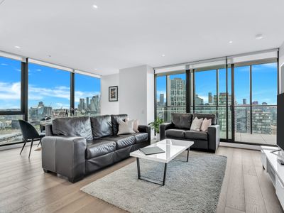 Executive 3 Bedroom with Stunning Melbourne Views