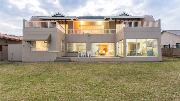 Howela Beach House photo