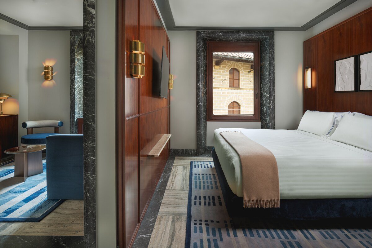 Luxury One-Bedroom Apartment gallery image 4