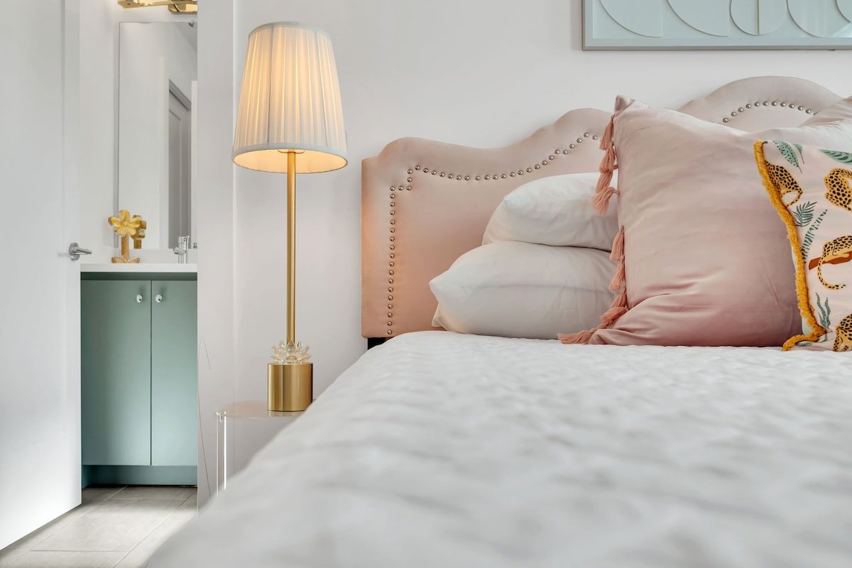 Walkable, Elegant Downtown Home – Skyline Views! gallery image 4