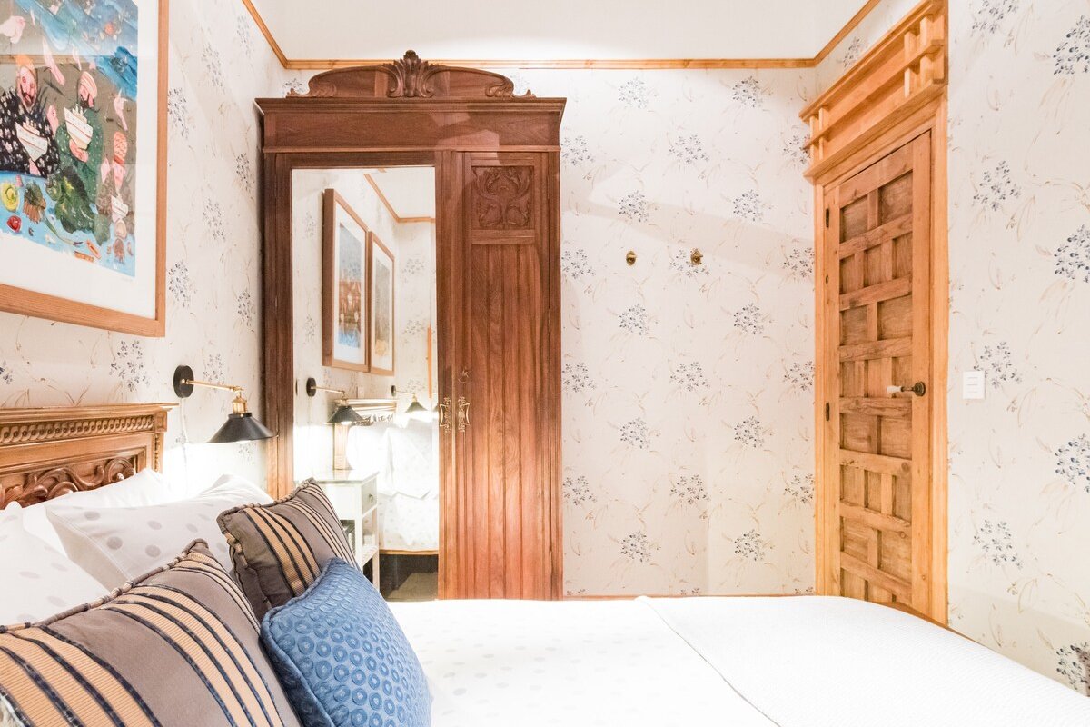 Stroll to the Royal Palace from a Charming Central Apartment gallery image 3