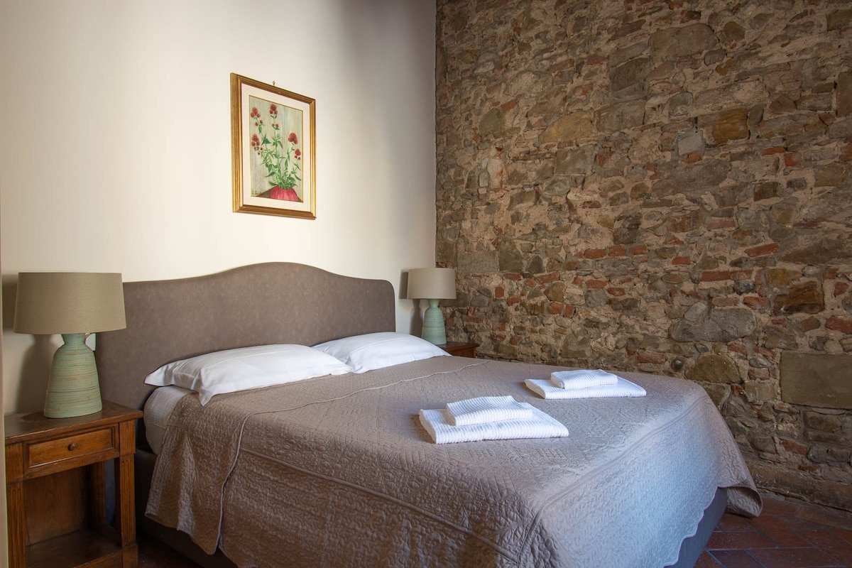 Unique Flat – Private Terrace and Gothic Details gallery image 3