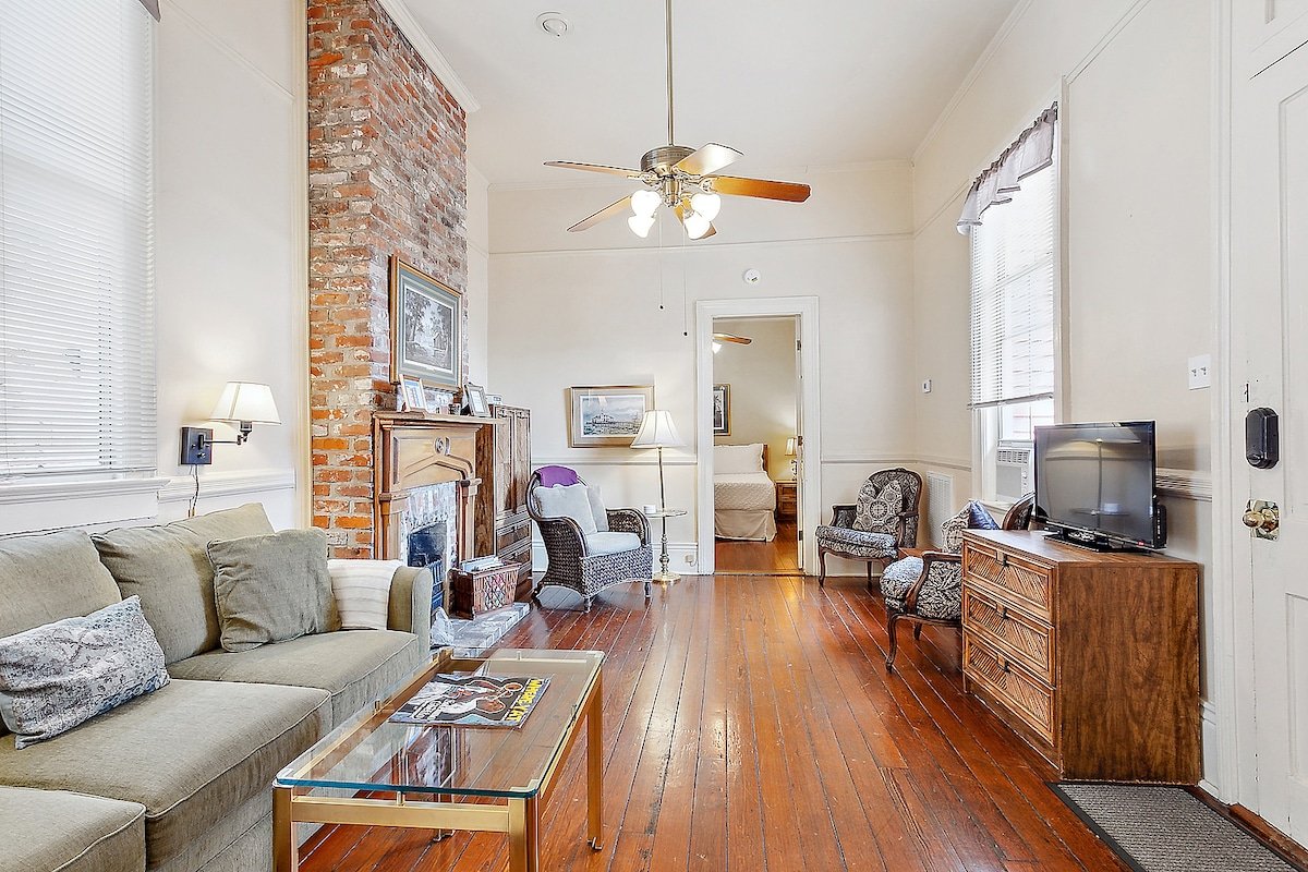 #6 French Quarter, Frenchmen Street, Verandah gallery image 2