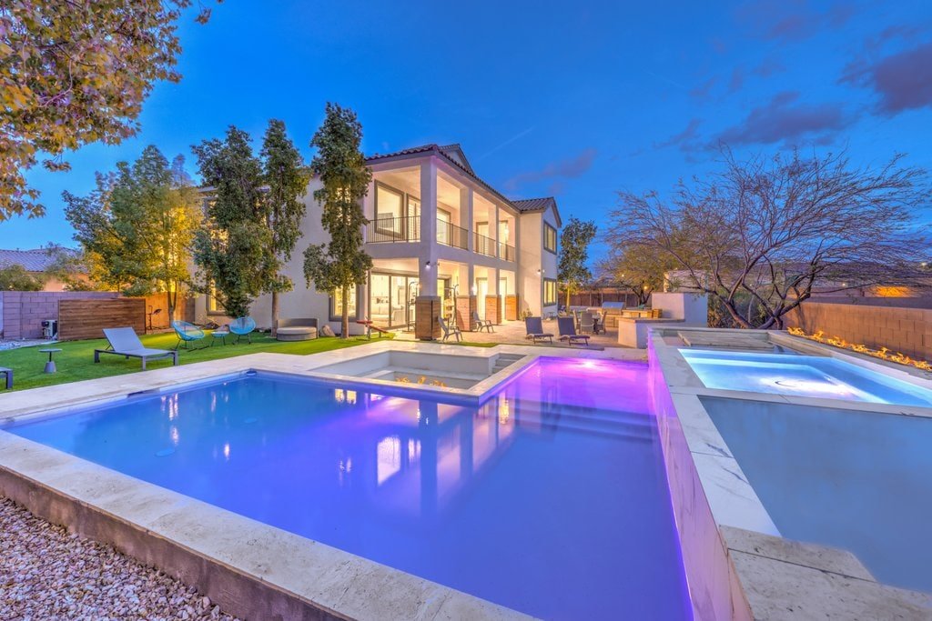 Luxury Private Resort 8 min to strip! Pool/spa gallery image 2