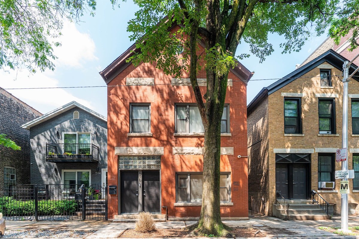 Charming & Comfy Gem ~ 10 Mins to Downtown ~Patio! gallery image 3