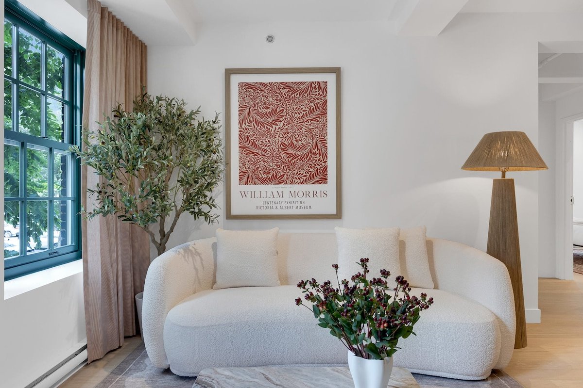 Mercer- 2 Bedrooms 2 Bathrooms+ Free parking gallery image 5