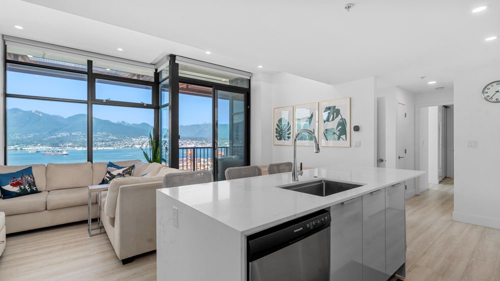 Penthouse w/ AC, Ocean Views & Free Parking gallery image 3