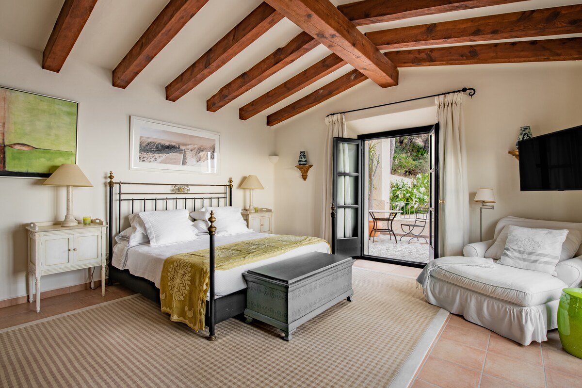 Fabulous views at Cala Llamp with Guest house gallery image 4