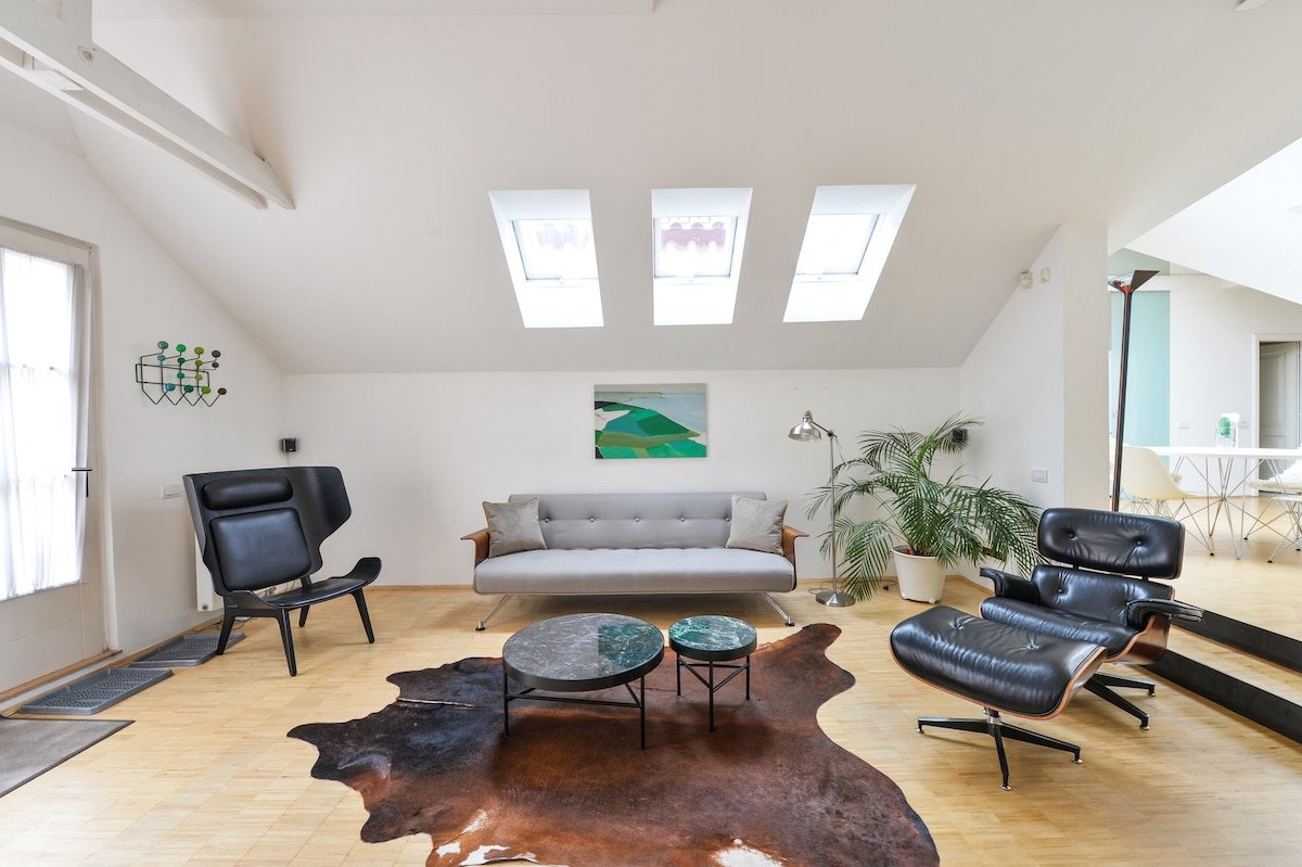 Eclectic Loft at Royal Way gallery image 3