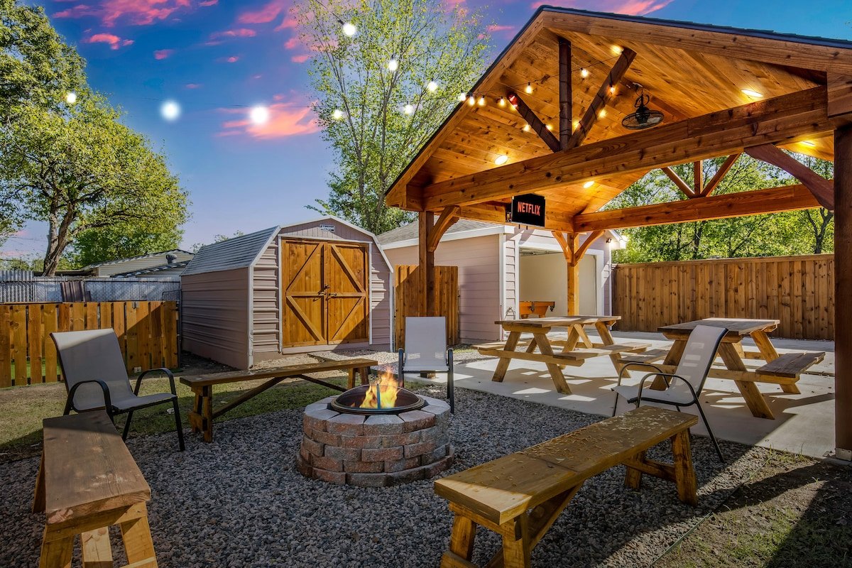 XL Home Sleeps 14,Dog Park,Pool Table,Fire Pit,FUN gallery image 2