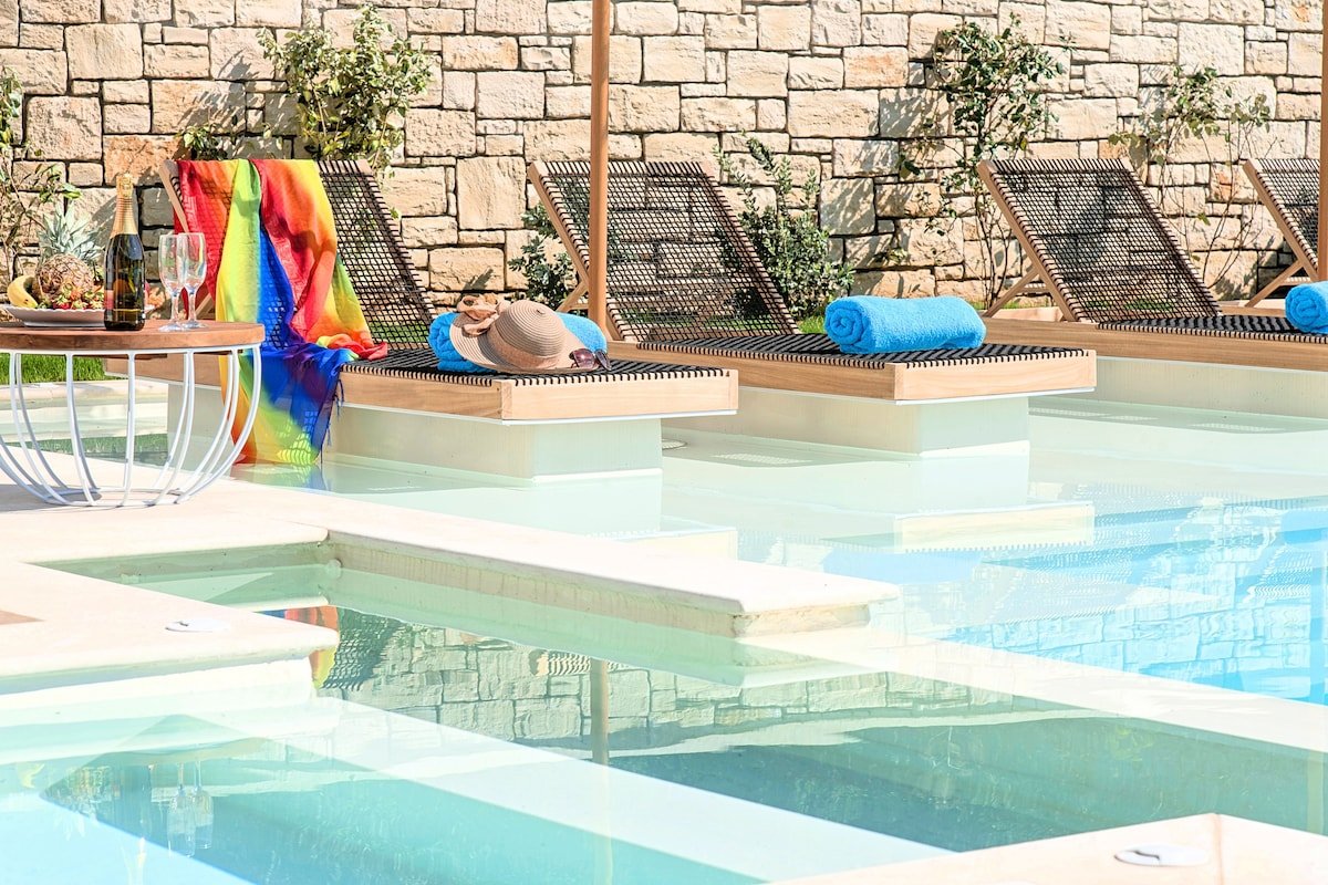 Blue Lake Villa Heated Pool gallery image 5