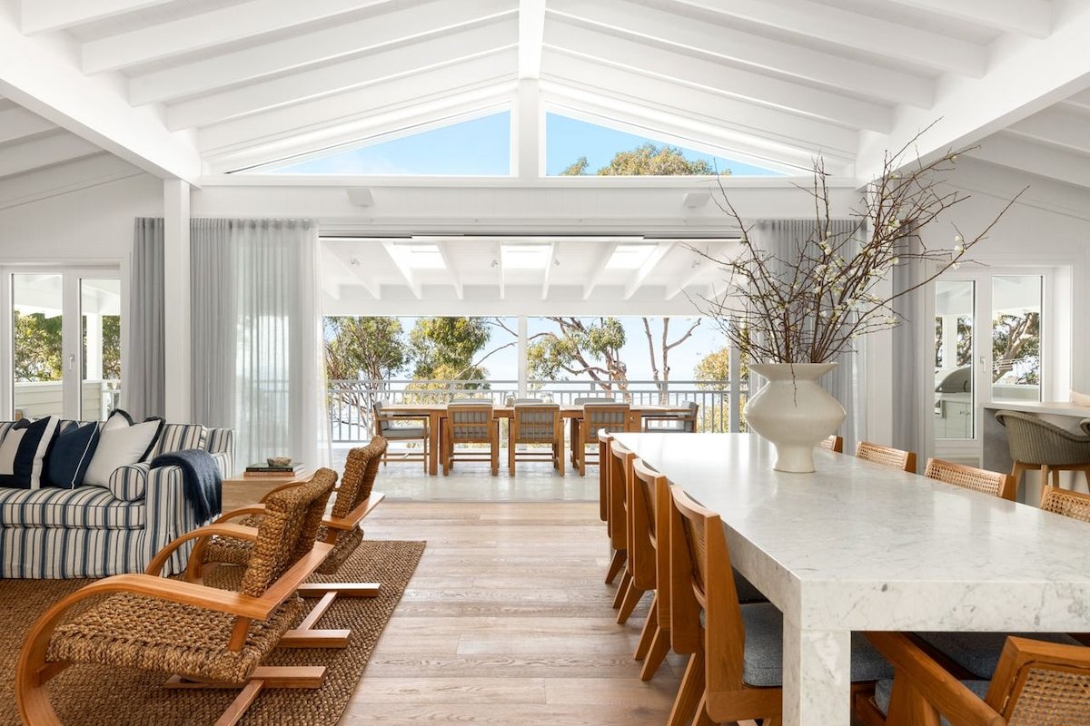 Pacific View by Palm Beach Holiday Rentals gallery image 2