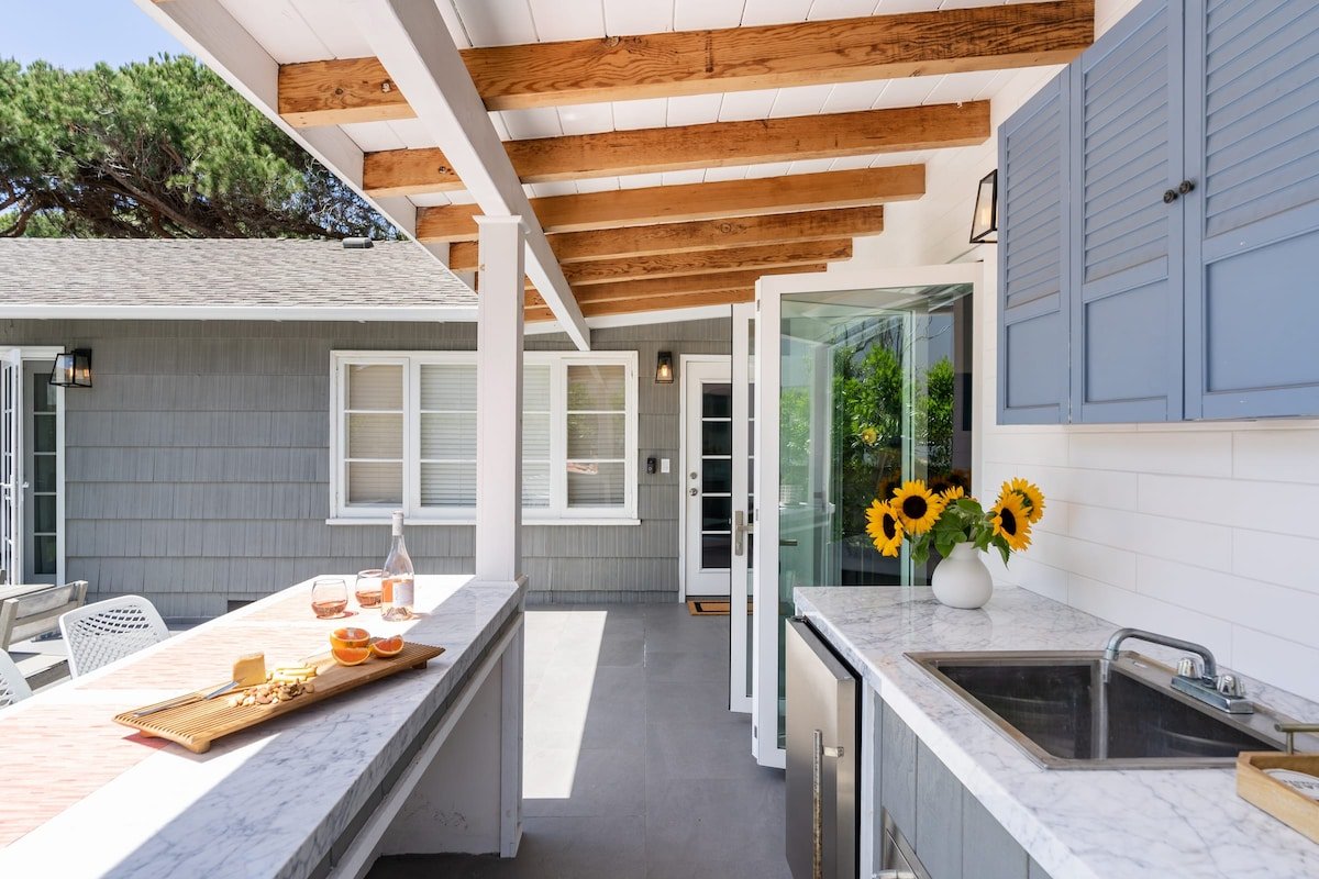 Gorgeous 4-bd Haven, steps from Windansea Beach gallery image 5