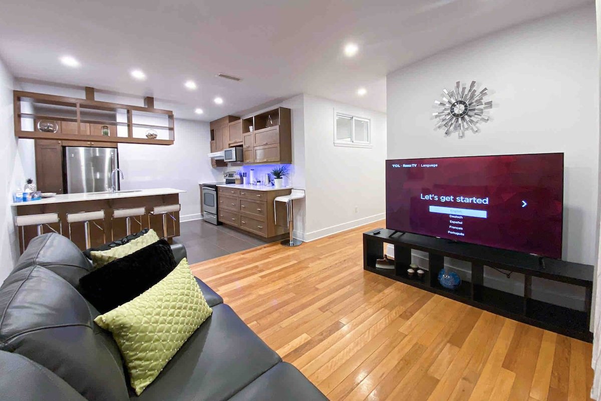 Downtown calm and peaceful 4-BR – with Parking gallery image 4