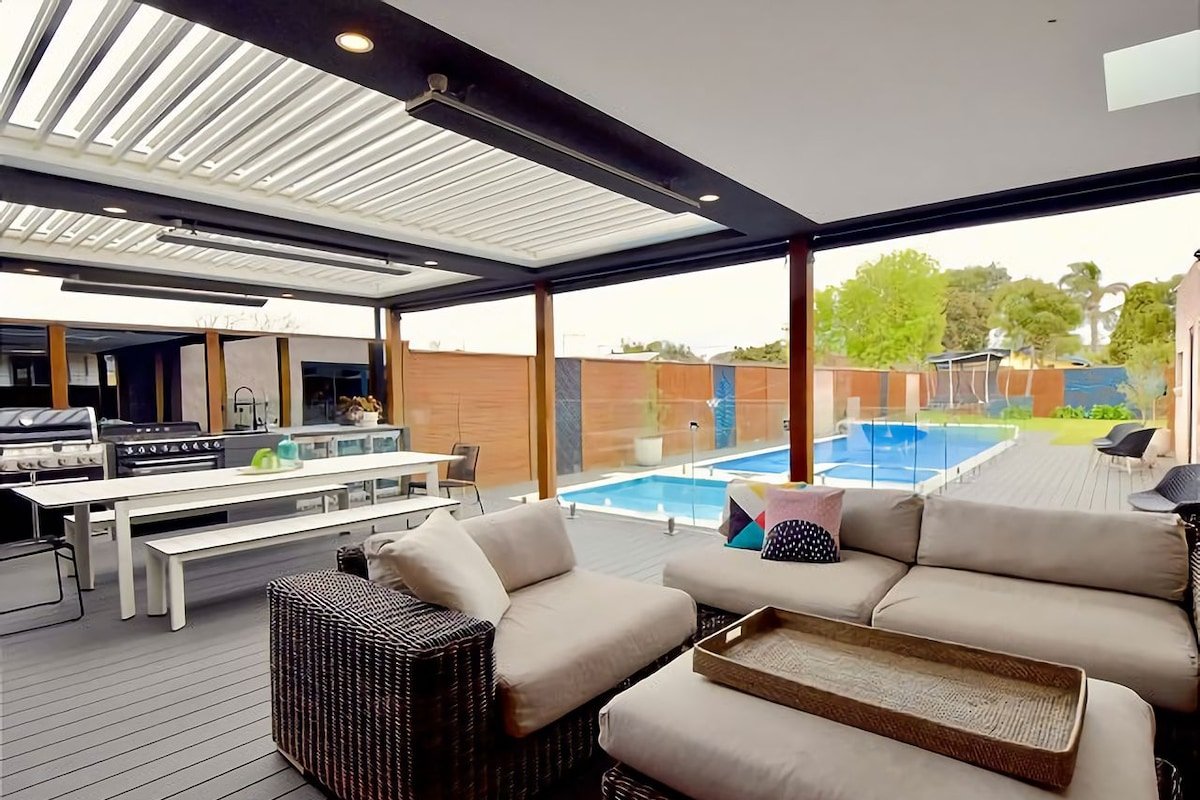 Bayside Mansion w Pool Spa and Ultimate Alfresco gallery image 4