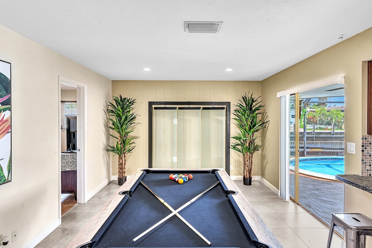 Island TIME! 2mi BEACH+HTD POOL+Boat Rental+Kayak! gallery image 3