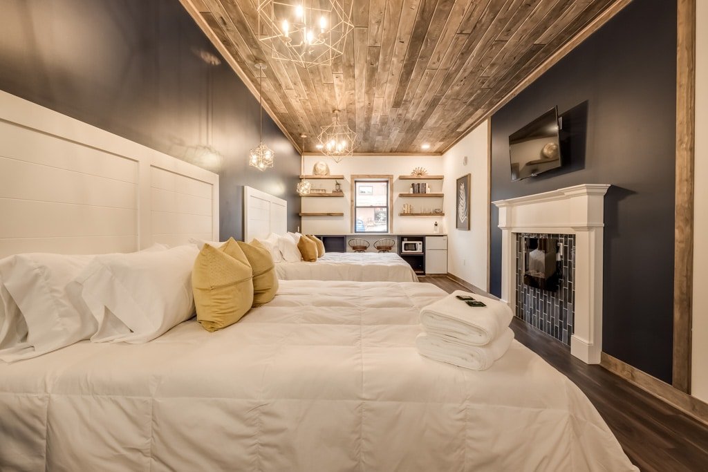 Group Getaway | Downtown | Riverfront Stay gallery image 4