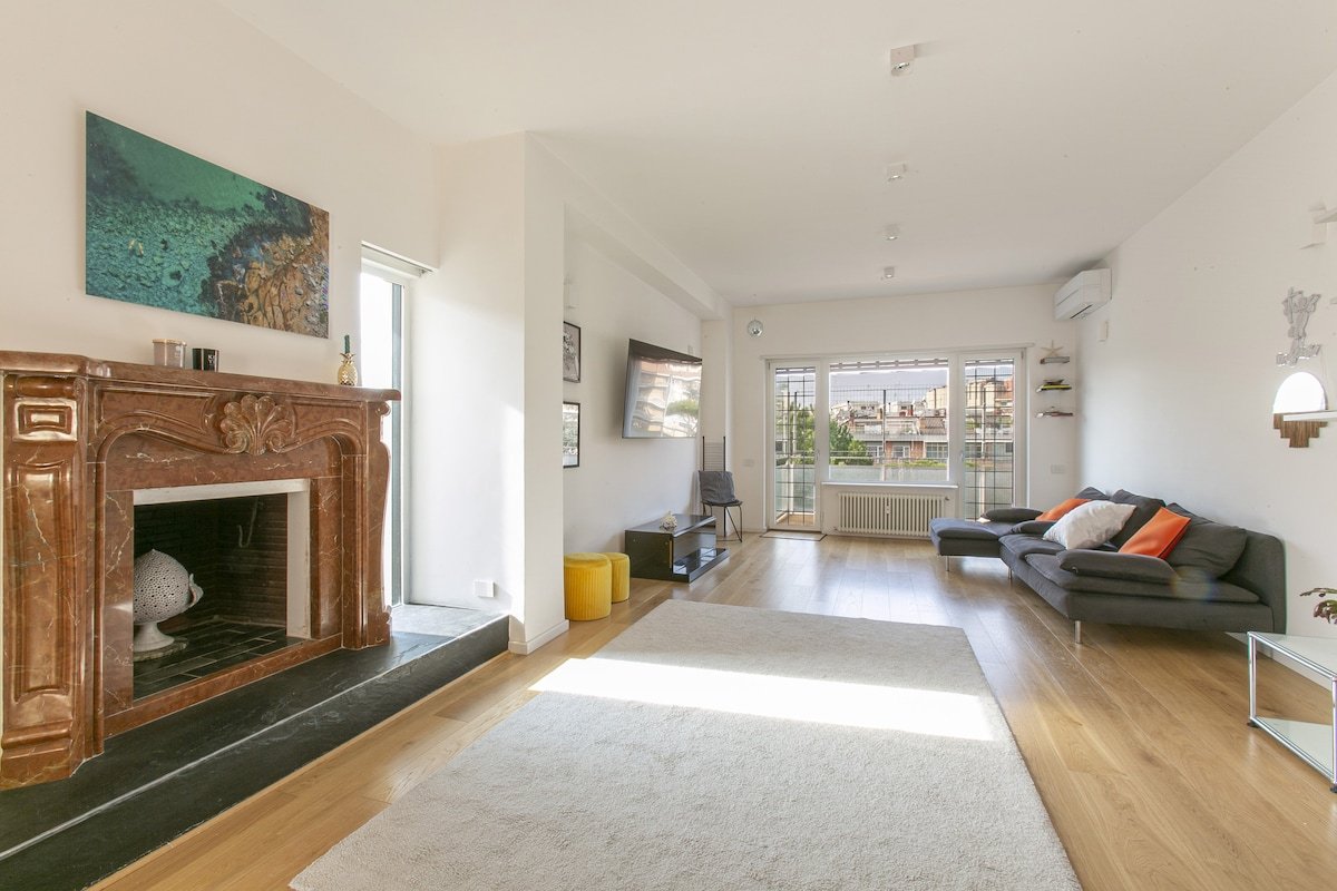 Luxe Vatican Penthouse gallery image 3