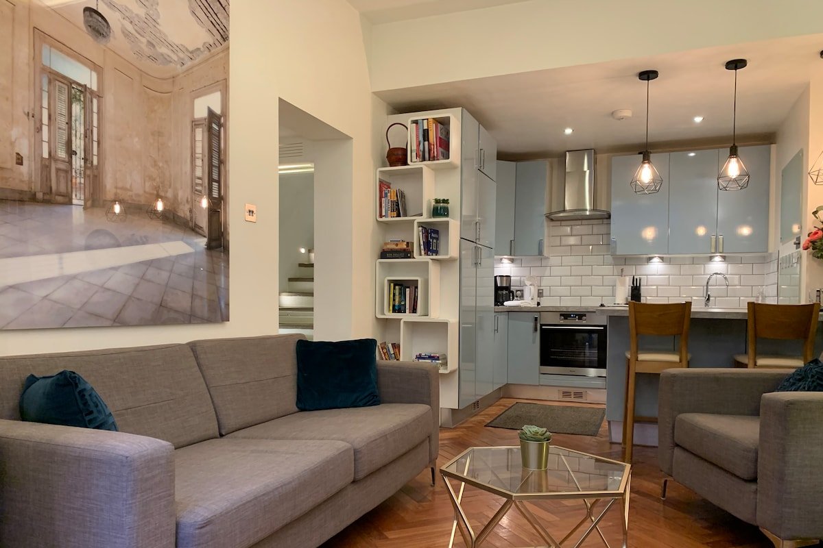 Hyde Park 3bed w/patio seen on House Hunters Int’l gallery image 2