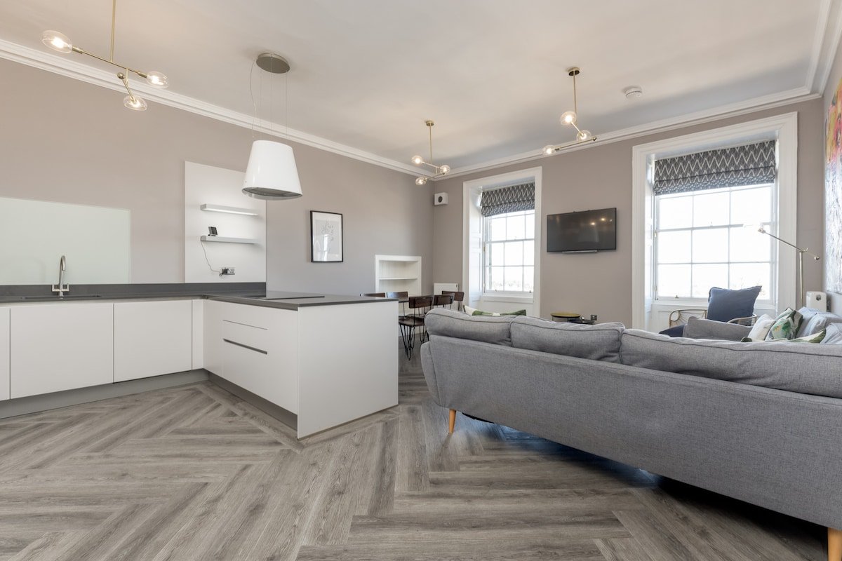 York Place City Centre 3 bedroom deluxe Apartment gallery image 4