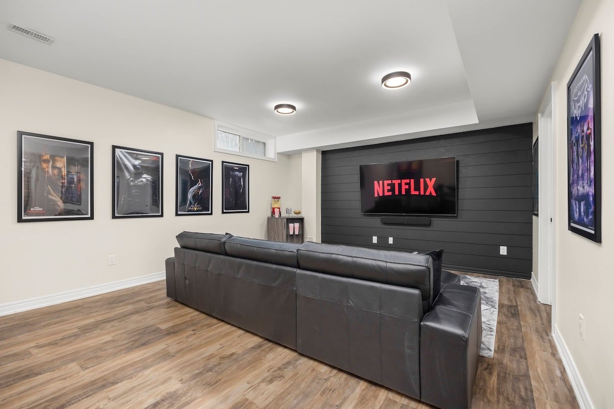 30% OFF ~ 15 mins to Downtown | Games | Parking gallery image 5