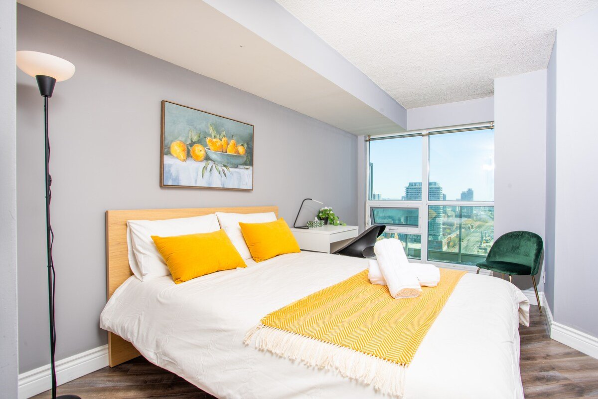 Free Parking 2BR near CN Tower Scotiabank Arena gallery image 5