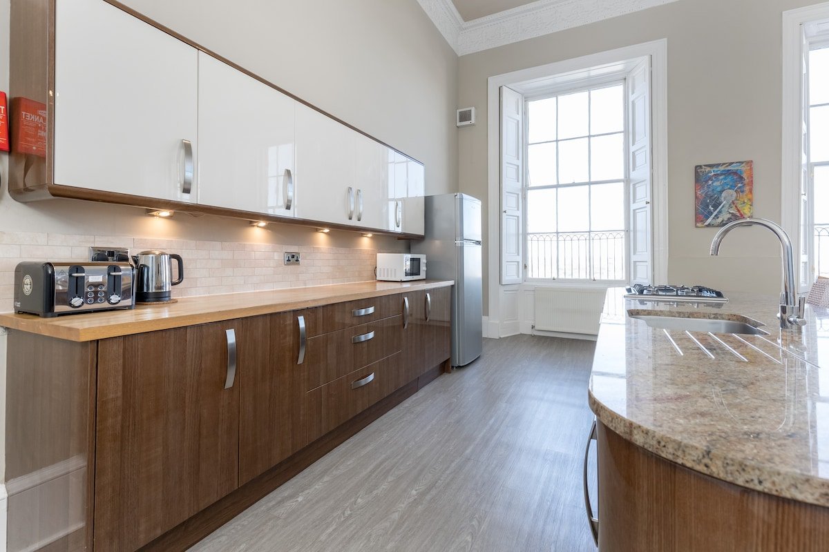 York Place City Centre 3 bedroom Apartment gallery image 3