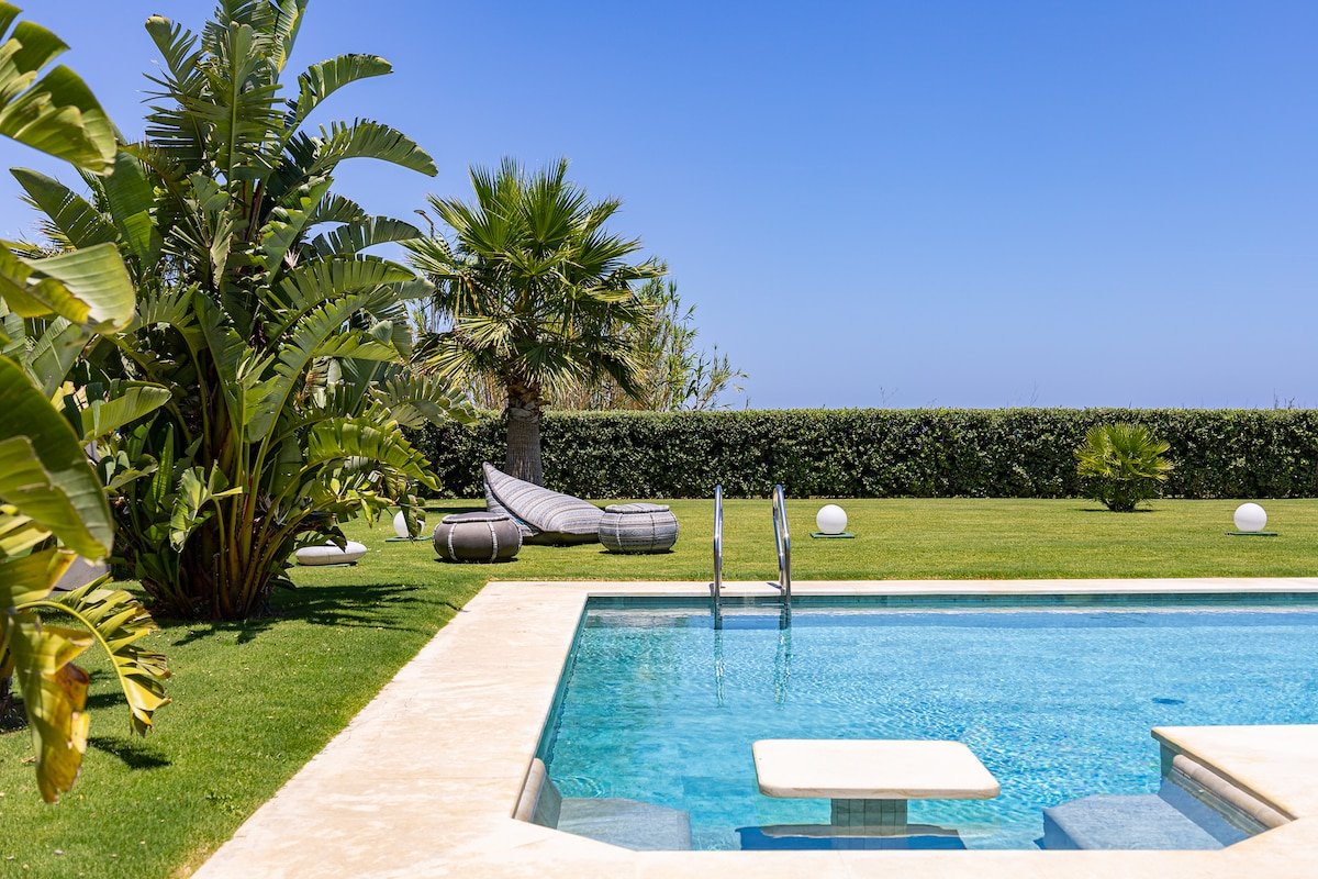 Iniada Villa I- A few meters away from sandy beach gallery image 2