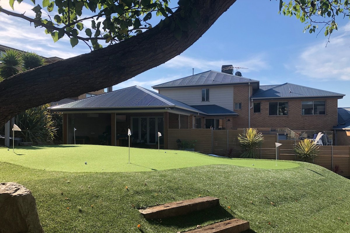 Mt Martha Delight: 6 bed, putting green, pool spa gallery image 4