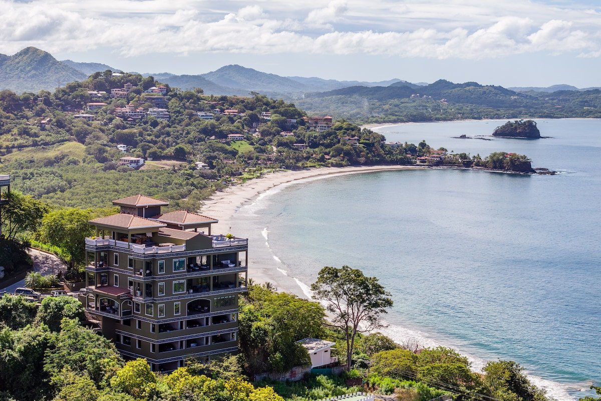 Luxury Oceanview 3BDR w/ Pool, Minutes to Beach gallery image 4