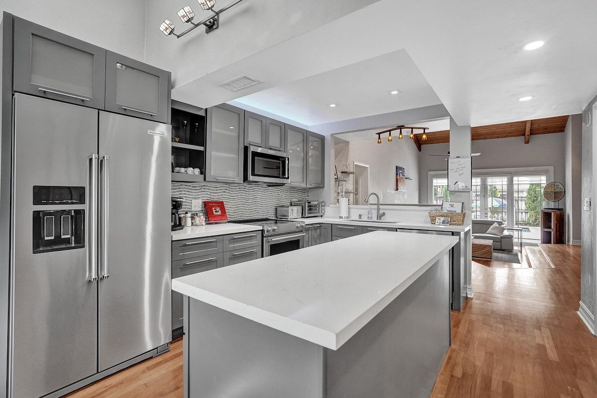 Fun Location! 1 block to Las Olas w/Pool & Parking gallery image 4