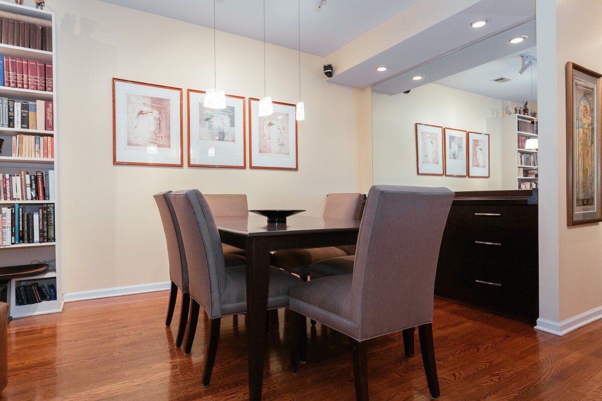 Superhost Wrigley/Lakeview Duplex 3BR/2.5BA gallery image 5