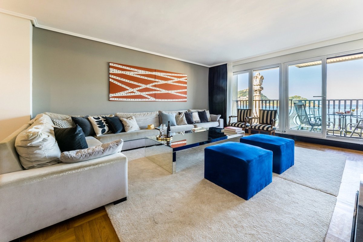 La Concha Beachview by Sweet Home San Sebastian gallery image 2