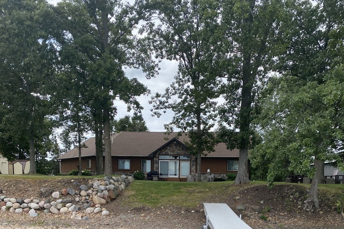 2 Docks 2 Shores- Ramp, Water Toys, Game Room! gallery image 5